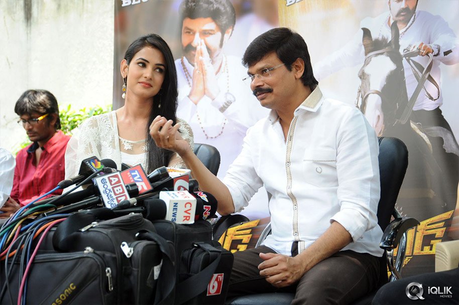 Balakrishna-Legend-Movie-Press-Meet